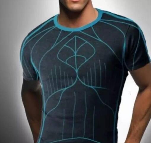 這款“微流控”運動衣讓你放肆搖擺、始終干爽