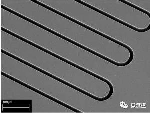 鍵合前寬高比20：1的硅基微流控通道
