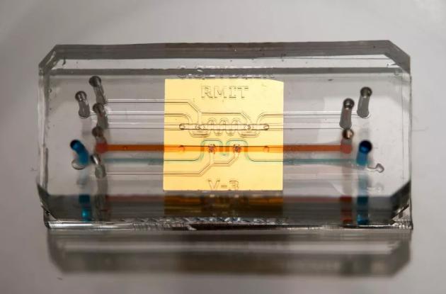 無需任何外部標(biāo)記微流體裝置
