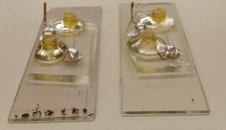 芯片實驗室設(shè)備利用電信號測量葡萄糖，分辨血型并檢測病毒或癌癥。但是生物樣品需要保護(hù)免受電場的影響。一層薄薄的氧化鉿可以解決問題。圖片來源：Sanaz Habibi